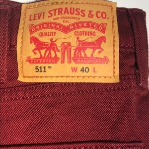 burgundy Levi shorts men’s size 40